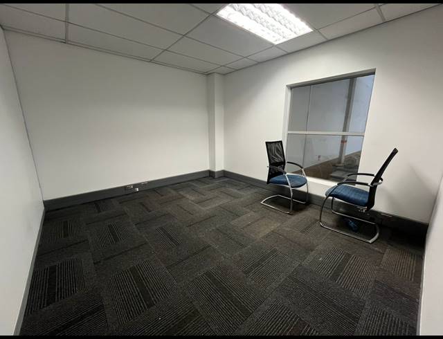 2,245M² WAREHOUSE TO LET IN CLAYVILLE